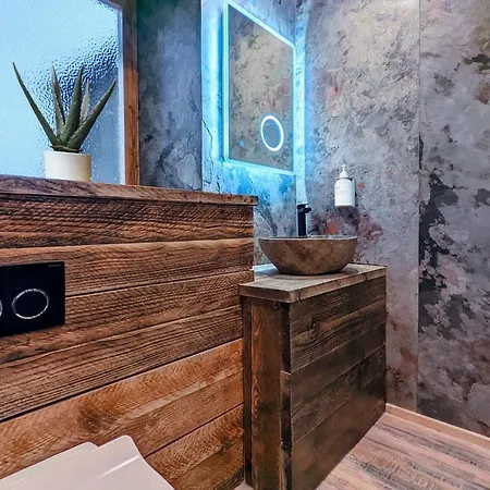 Πανσιόν - District In - Ridgestone