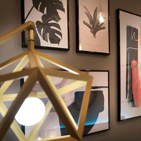 Πανσιόν - District In - Ridgestone *