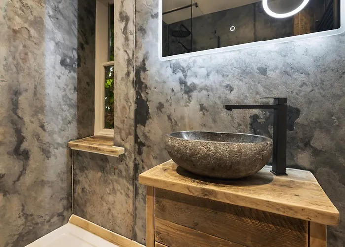 - District In - Ridgestone Windermere